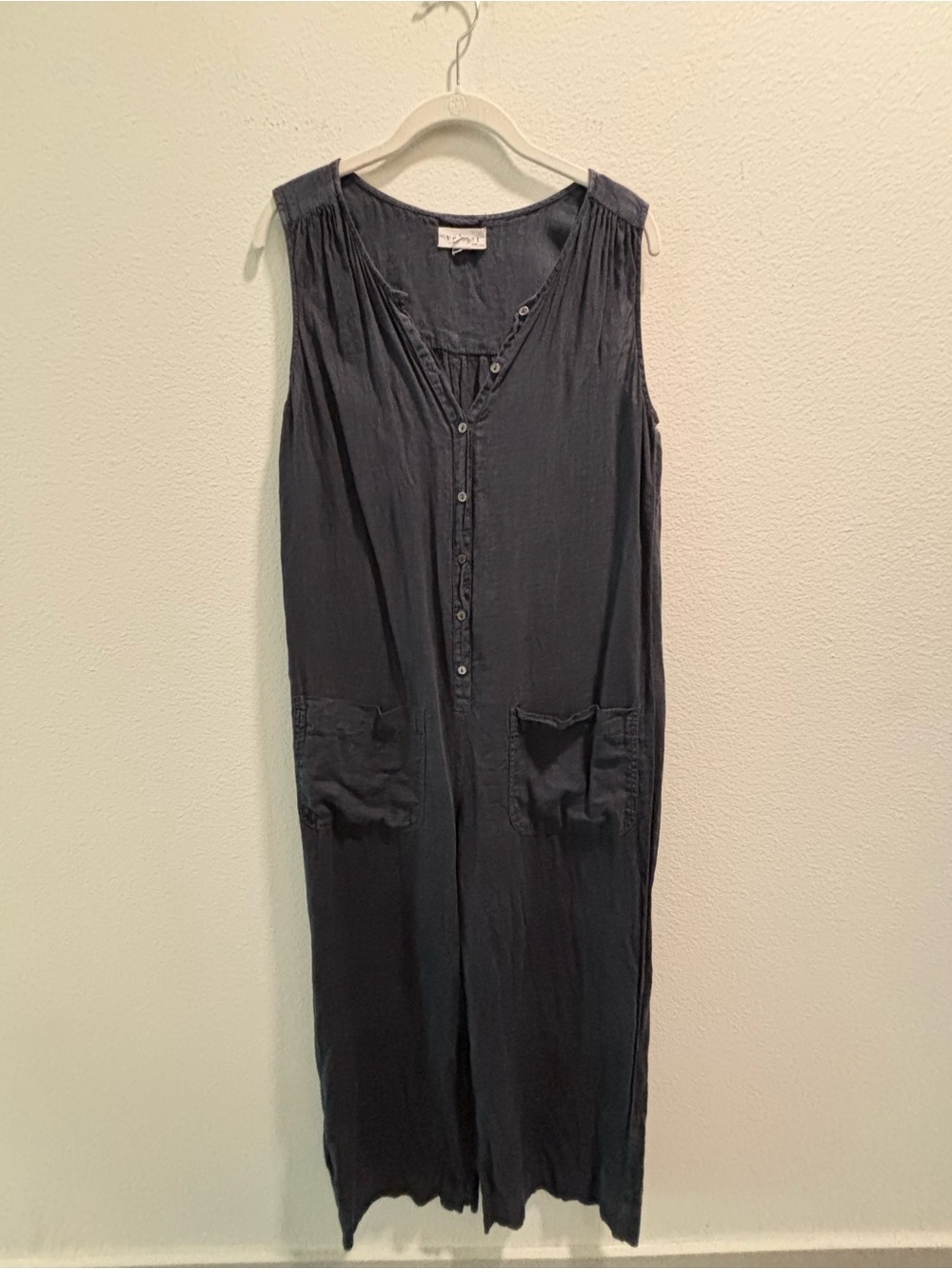 Velvet by Graham & Spencer Sleeveless Button-Front Linen Jumpsuit, size XS